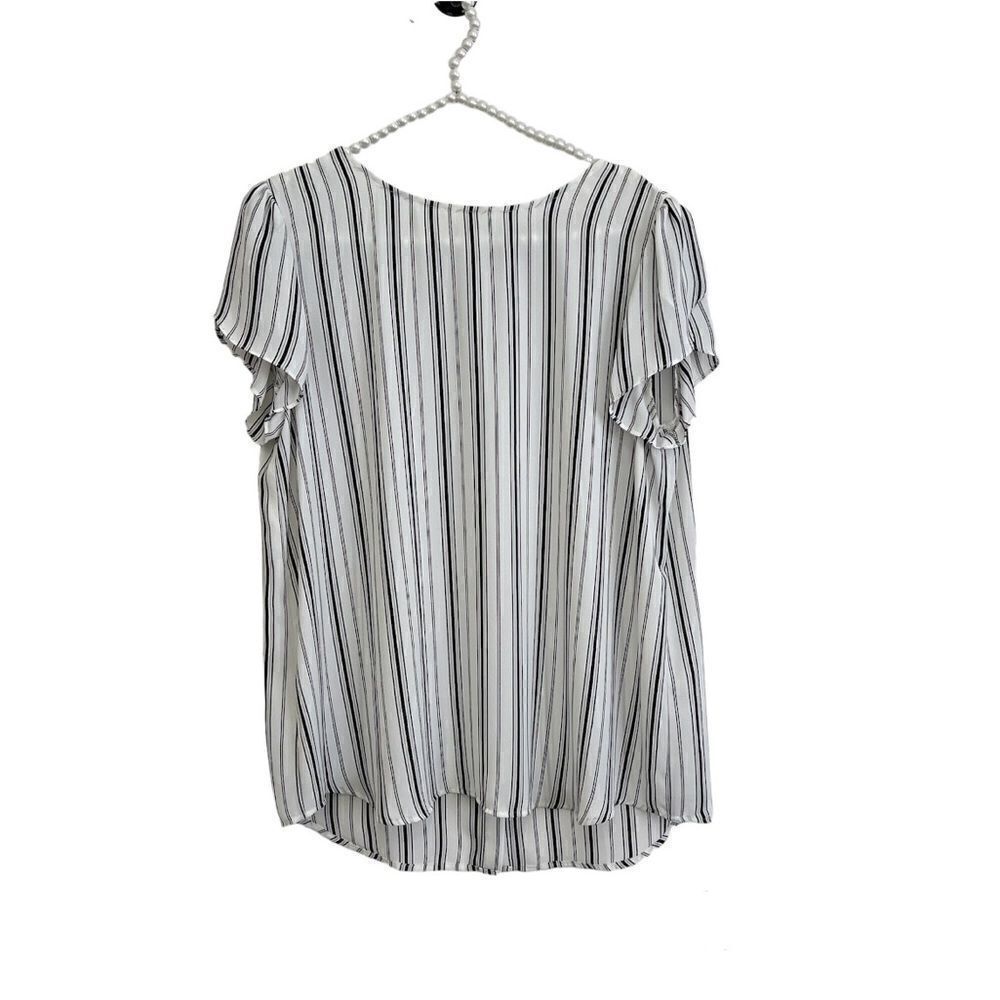 LOFT Striped Black and White Buitton Down Back Lightweight Blouse Women’s Medium